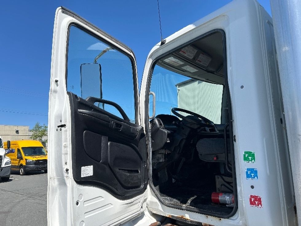 Medium Duty Box Truck-Light and Medium Duty Trucks-Hino-2020-338-Dartmouth-NS-274,403\n\t\tkm-$ 53,500 - Image 16