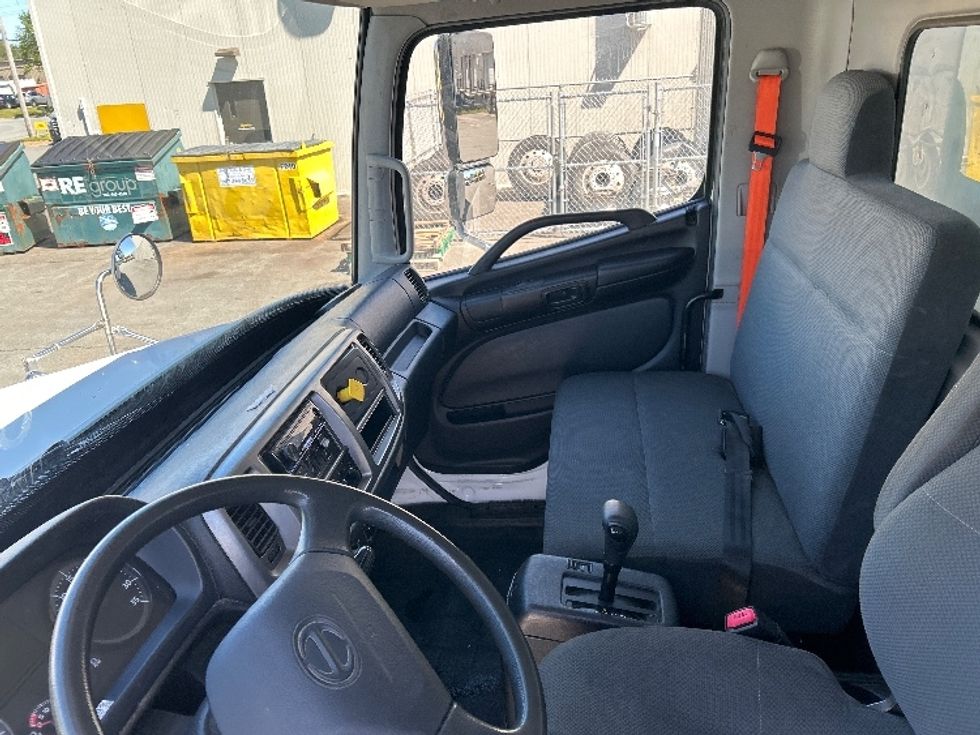 Medium Duty Box Truck-Light and Medium Duty Trucks-Hino-2020-338-Dartmouth-NS-274,403\n\t\tkm-$ 53,500 - Image 19