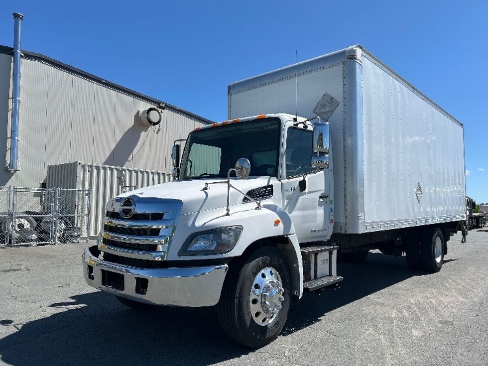 Medium Duty Box Truck-Light and Medium Duty Trucks-Hino-2020-338-Dartmouth-NS-274,403\n\t\tkm-$ 53,500 - Image 3