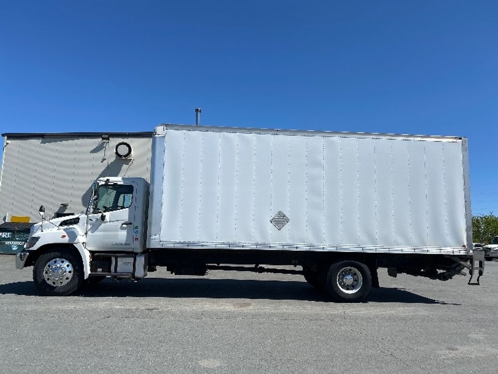 Medium Duty Box Truck-Light and Medium Duty Trucks-Hino-2020-338-Dartmouth-NS-274,403\n\t\tkm-$ 53,500 - Image 4