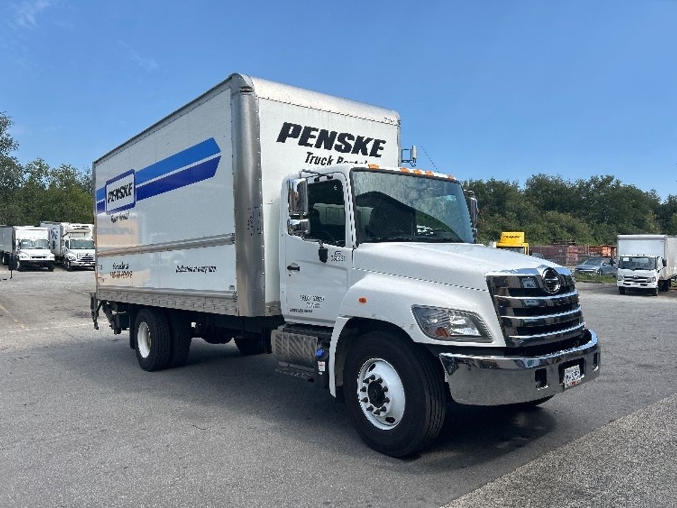 Medium Duty Box Truck-Light and Medium Duty Trucks-Hino-2020-338-Delta-BC-176,379\n\t\tkm-$ 68,750 - Image 1