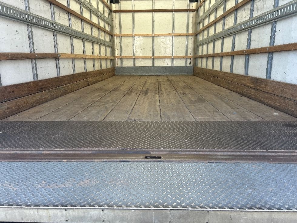Medium Duty Box Truck-Light and Medium Duty Trucks-Hino-2020-338-Delta-BC-176,379\n\t\tkm-$ 68,750 - Image 10