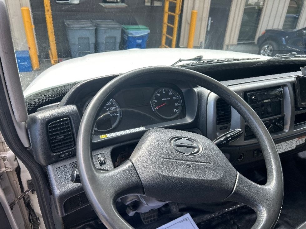 Medium Duty Box Truck-Light and Medium Duty Trucks-Hino-2020-338-Delta-BC-176,379\n\t\tkm-$ 68,750 - Image 17