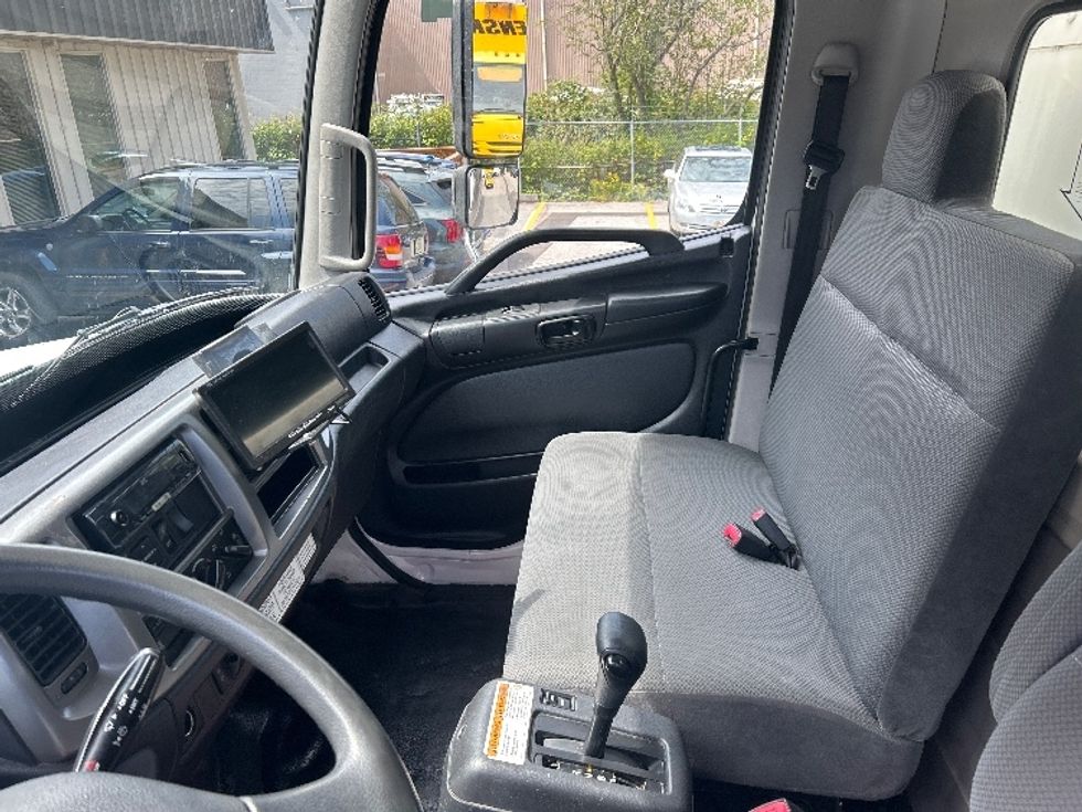 Medium Duty Box Truck-Light and Medium Duty Trucks-Hino-2020-338-Delta-BC-176,379\n\t\tkm-$ 68,750 - Image 19