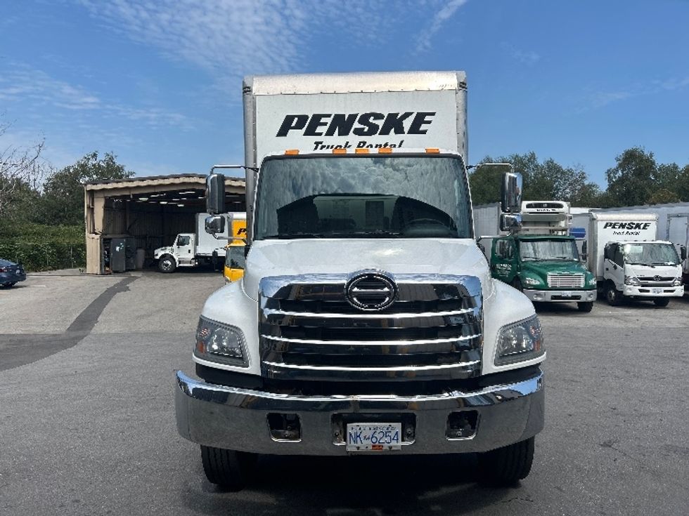 Medium Duty Box Truck-Light and Medium Duty Trucks-Hino-2020-338-Delta-BC-176,379\n\t\tkm-$ 68,750 - Image 2
