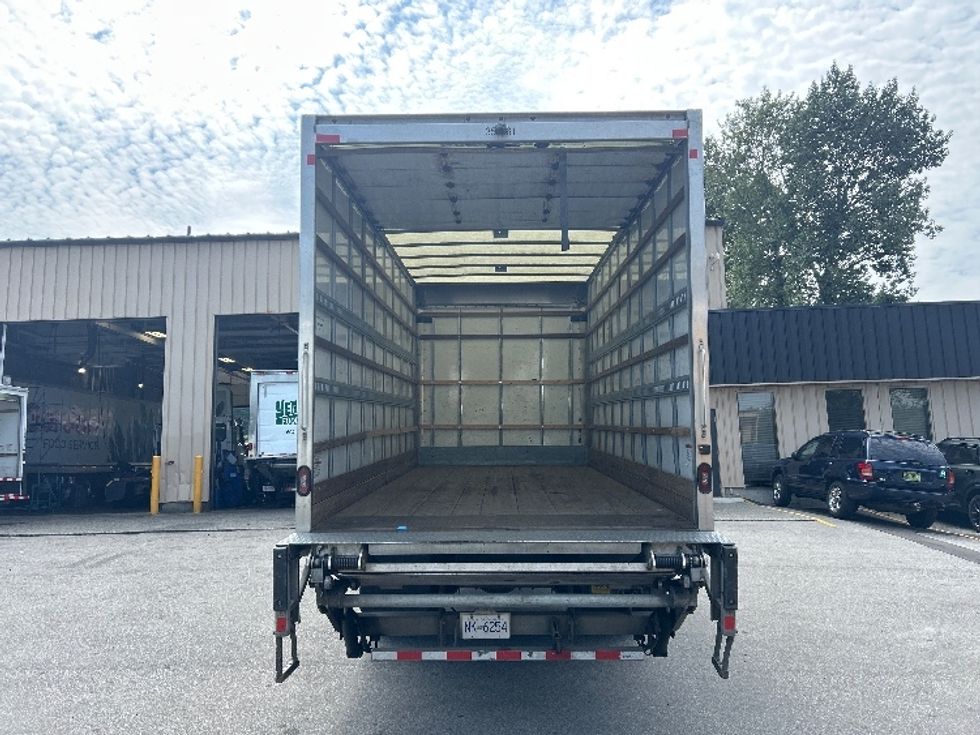 Medium Duty Box Truck-Light and Medium Duty Trucks-Hino-2020-338-Delta-BC-176,379\n\t\tkm-$ 68,750 - Image 8
