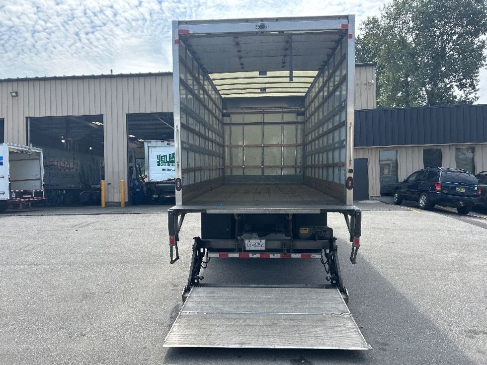 Medium Duty Box Truck-Light and Medium Duty Trucks-Hino-2020-338-Delta-BC-176,379\n\t\tkm-$ 68,750 - Image 9