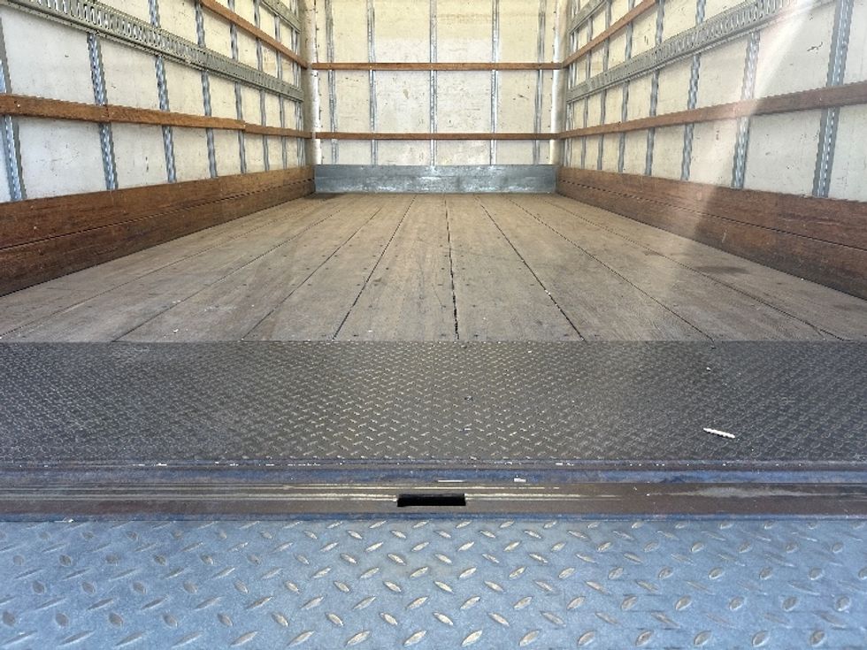 Medium Duty Box Truck-Light and Medium Duty Trucks-Hino-2020-338-Delta-BC-183,911\n\t\tkm-$ 68,250 - Image 10