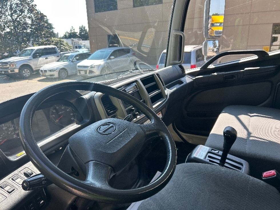 Medium Duty Box Truck-Light and Medium Duty Trucks-Hino-2020-338-Delta-BC-183,911\n\t\tkm-$ 68,250 - Image 17