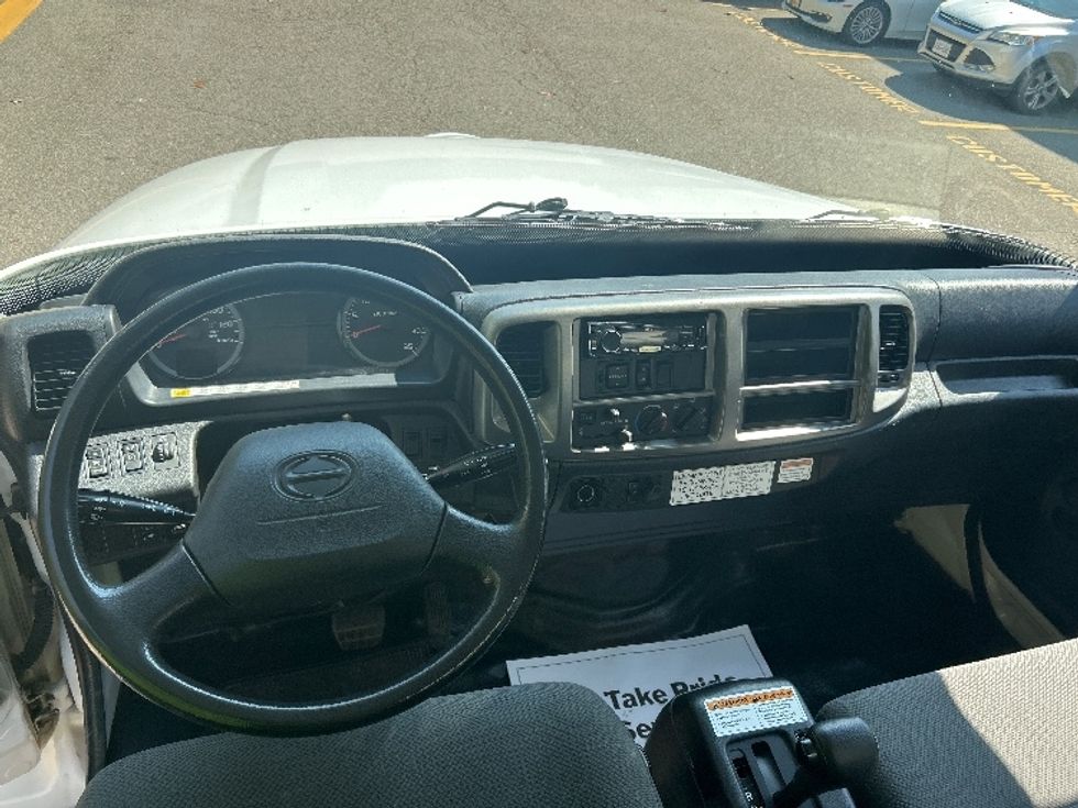 Medium Duty Box Truck-Light and Medium Duty Trucks-Hino-2020-338-Delta-BC-183,911\n\t\tkm-$ 68,250 - Image 18
