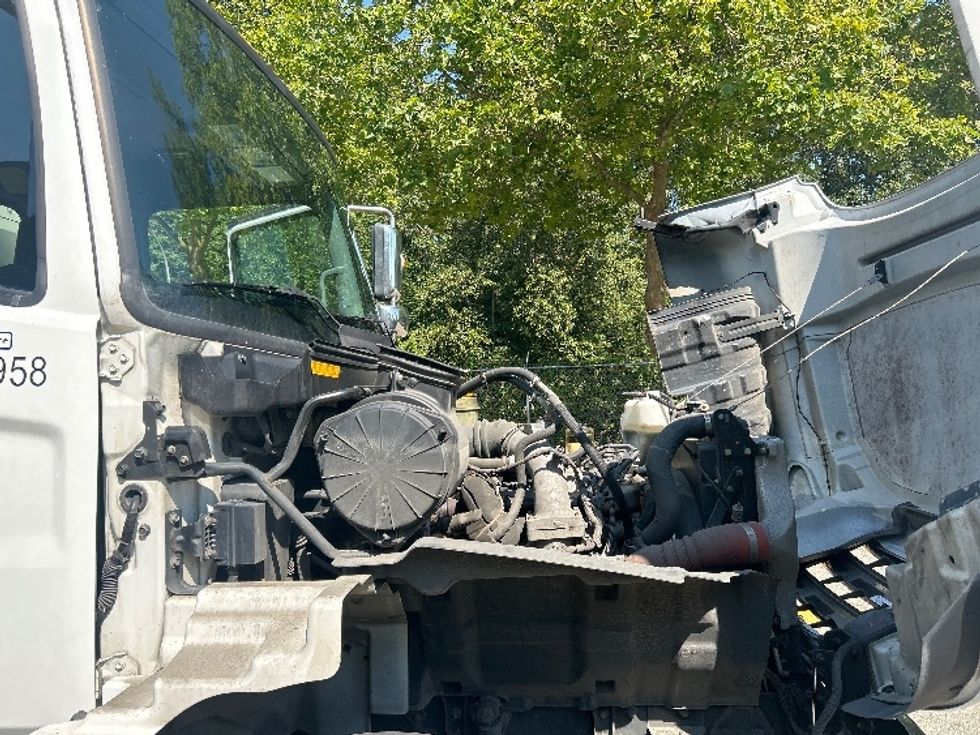 Medium Duty Box Truck-Light and Medium Duty Trucks-Hino-2020-338-Delta-BC-183,911\n\t\tkm-$ 68,250 - Image 23