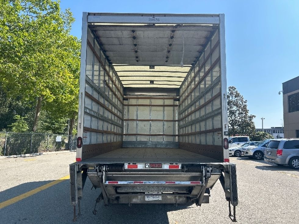 Medium Duty Box Truck-Light and Medium Duty Trucks-Hino-2020-338-Delta-BC-183,911\n\t\tkm-$ 68,250 - Image 8