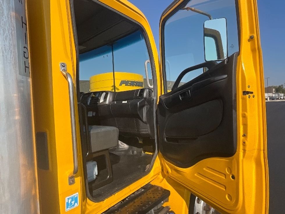 Medium Duty Box Truck-Light and Medium Duty Trucks-Hino-2020-338-East Chicago-IN-149,840\n\t\tmiles-$ 47,750 - Image 20