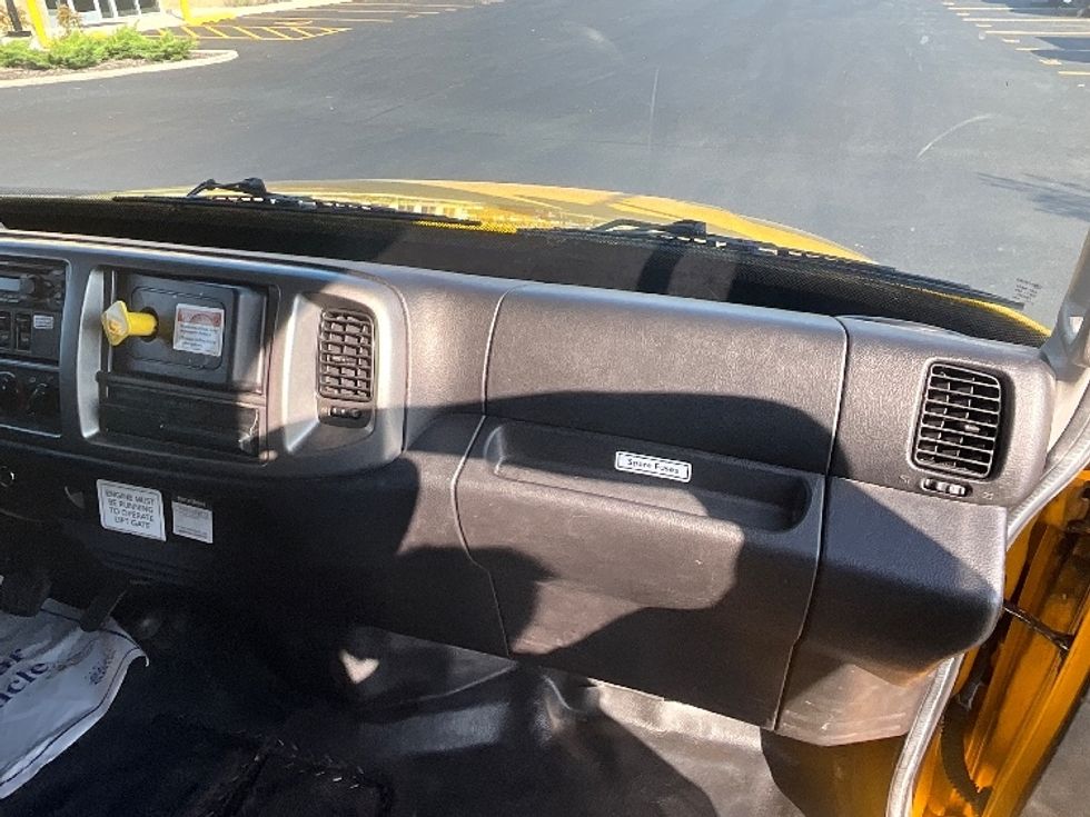 Medium Duty Box Truck-Light and Medium Duty Trucks-Hino-2020-338-East Chicago-IN-149,840\n\t\tmiles-$ 47,750 - Image 21