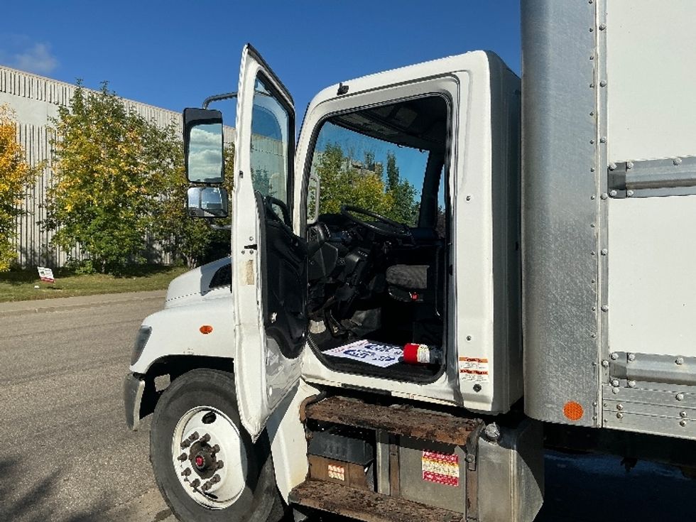 Medium Duty Box Truck-Light and Medium Duty Trucks-Hino-2020-338-Edmonton-AB-193,505\n\t\tkm-$ 74,250 - Image 16