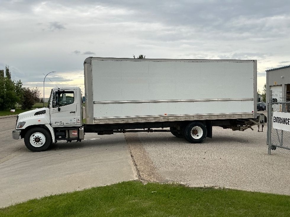 Medium Duty Box Truck-Light and Medium Duty Trucks-Hino-2020-338-Edmonton-AB-271,973\n\t\tkm-$ 64,000 - Image 4