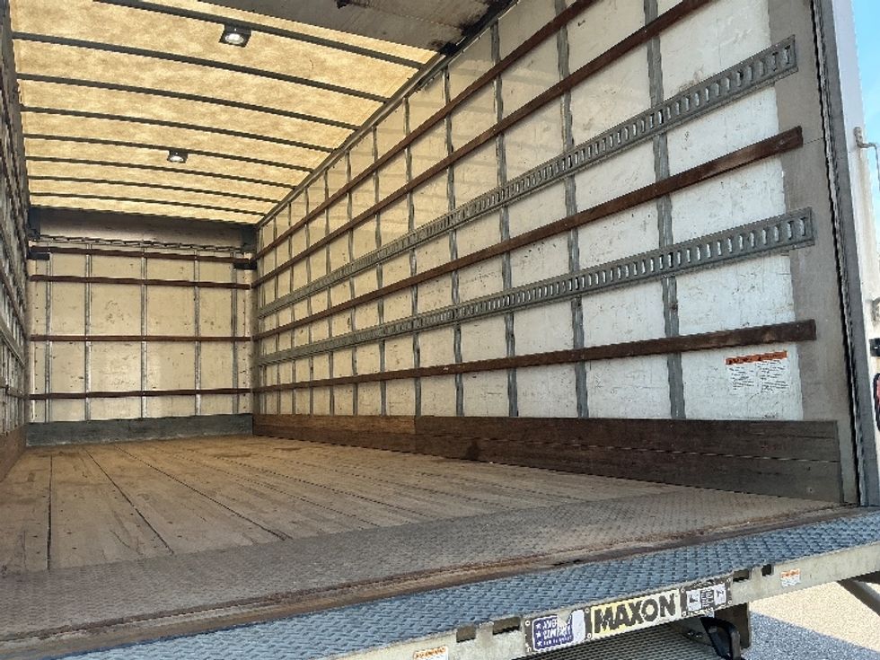 Medium Duty Box Truck-Light and Medium Duty Trucks-Hino-2020-338-Edmonton-AB-311,966\n\t\tkm-$ 57,250 - Image 12
