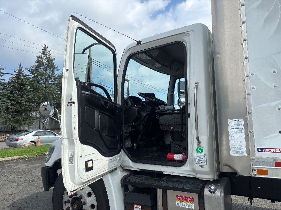 Medium Duty Box Truck-Light and Medium Duty Trucks-Hino-2020-338-Elmsford-NY-76,500\n\t\tmiles-$ 55,250 - Image 16