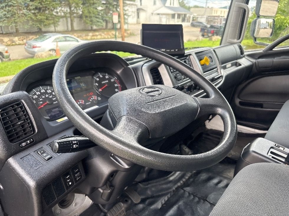 Medium Duty Box Truck-Light and Medium Duty Trucks-Hino-2020-338-Elmsford-NY-76,500\n\t\tmiles-$ 55,250 - Image 17