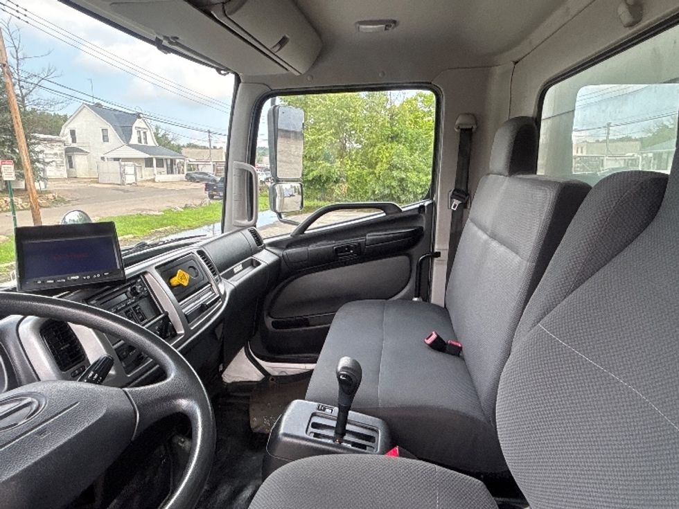 Medium Duty Box Truck-Light and Medium Duty Trucks-Hino-2020-338-Elmsford-NY-76,500\n\t\tmiles-$ 55,250 - Image 19