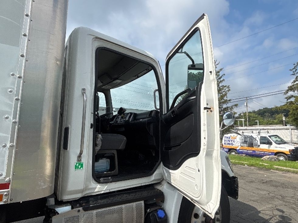 Medium Duty Box Truck-Light and Medium Duty Trucks-Hino-2020-338-Elmsford-NY-76,500\n\t\tmiles-$ 55,250 - Image 20