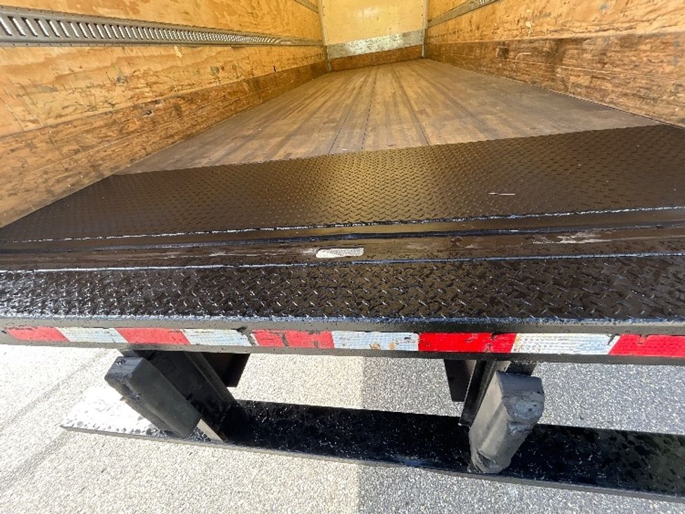 Medium Duty Box Truck-Light and Medium Duty Trucks-Hino-2020-338-Fitchburg-MA-146,441\n\t\tmiles-$ 42,250 - Image 10