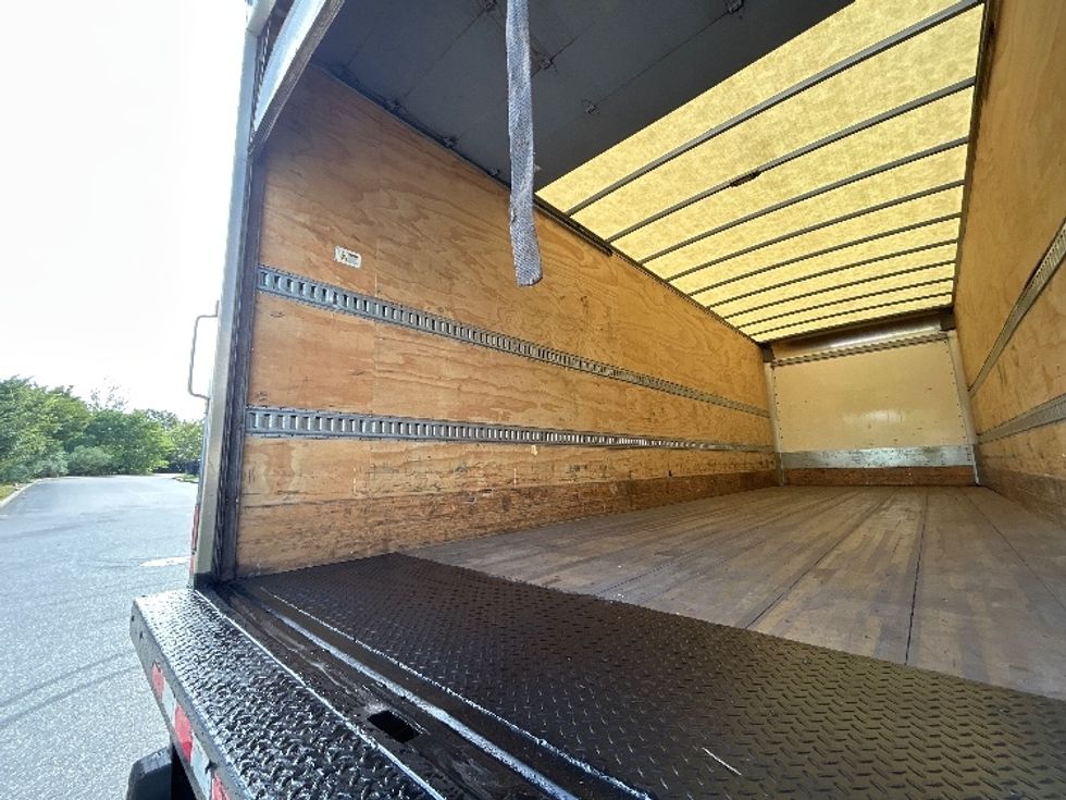 Medium Duty Box Truck-Light and Medium Duty Trucks-Hino-2020-338-Fitchburg-MA-146,441\n\t\tmiles-$ 42,250 - Image 11