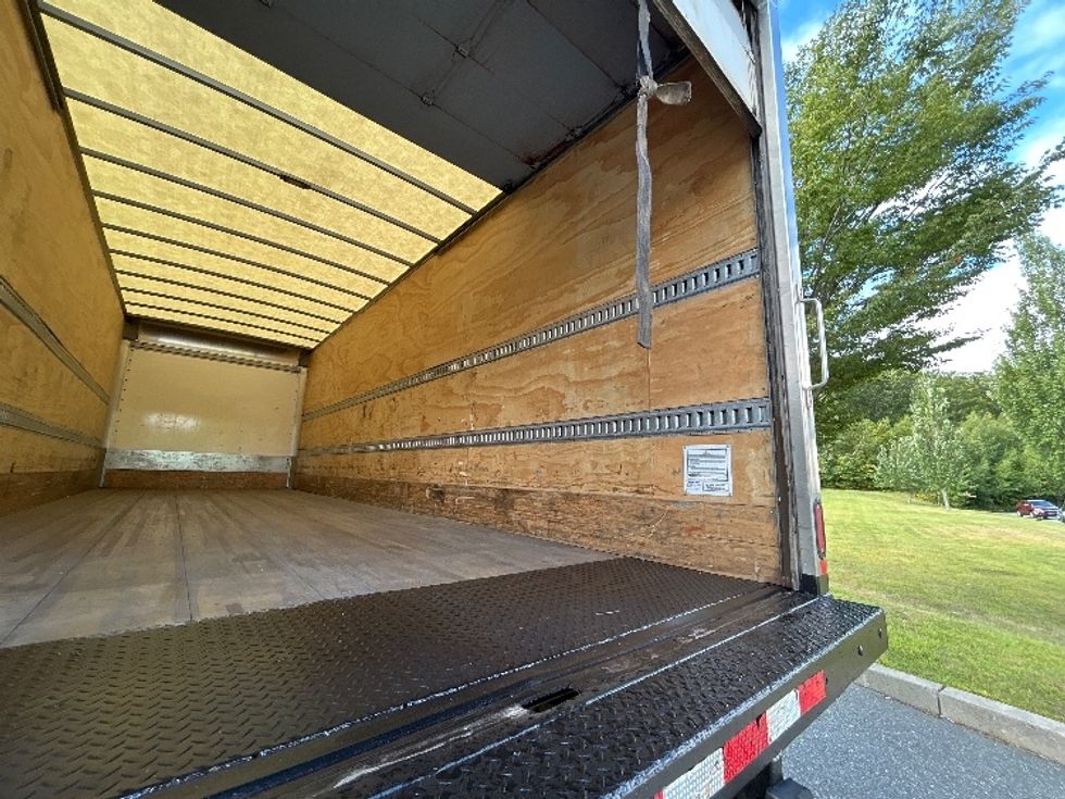 Medium Duty Box Truck-Light and Medium Duty Trucks-Hino-2020-338-Fitchburg-MA-146,441\n\t\tmiles-$ 42,250 - Image 12