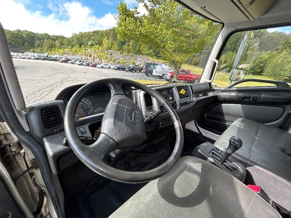 Medium Duty Box Truck-Light and Medium Duty Trucks-Hino-2020-338-Fitchburg-MA-146,441\n\t\tmiles-$ 42,250 - Image 17