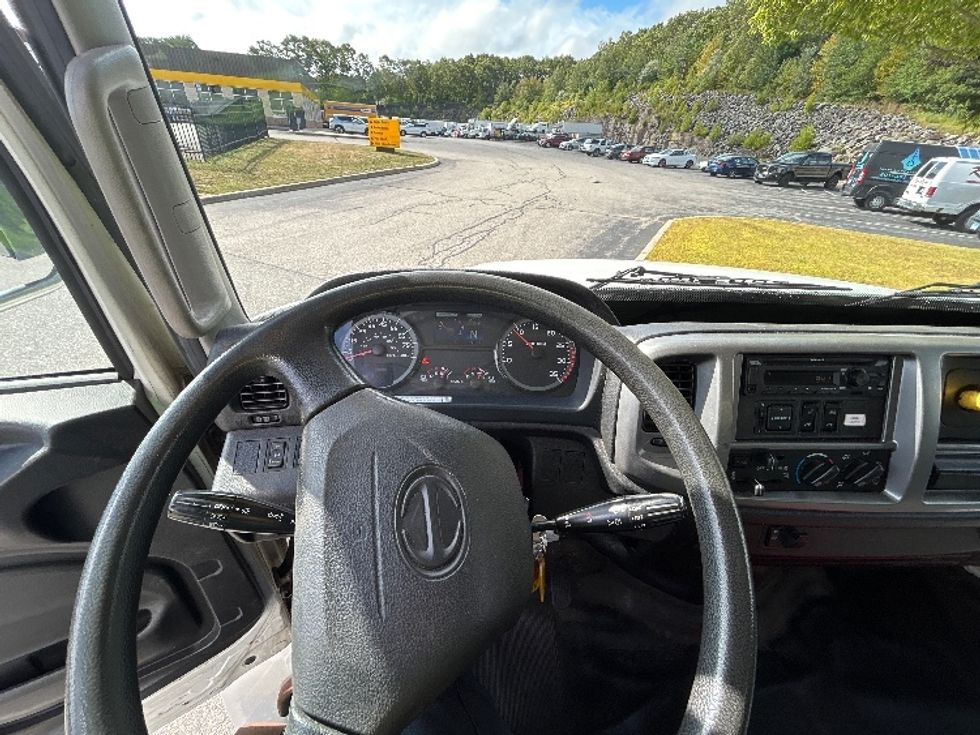 Medium Duty Box Truck-Light and Medium Duty Trucks-Hino-2020-338-Fitchburg-MA-146,441\n\t\tmiles-$ 42,250 - Image 18