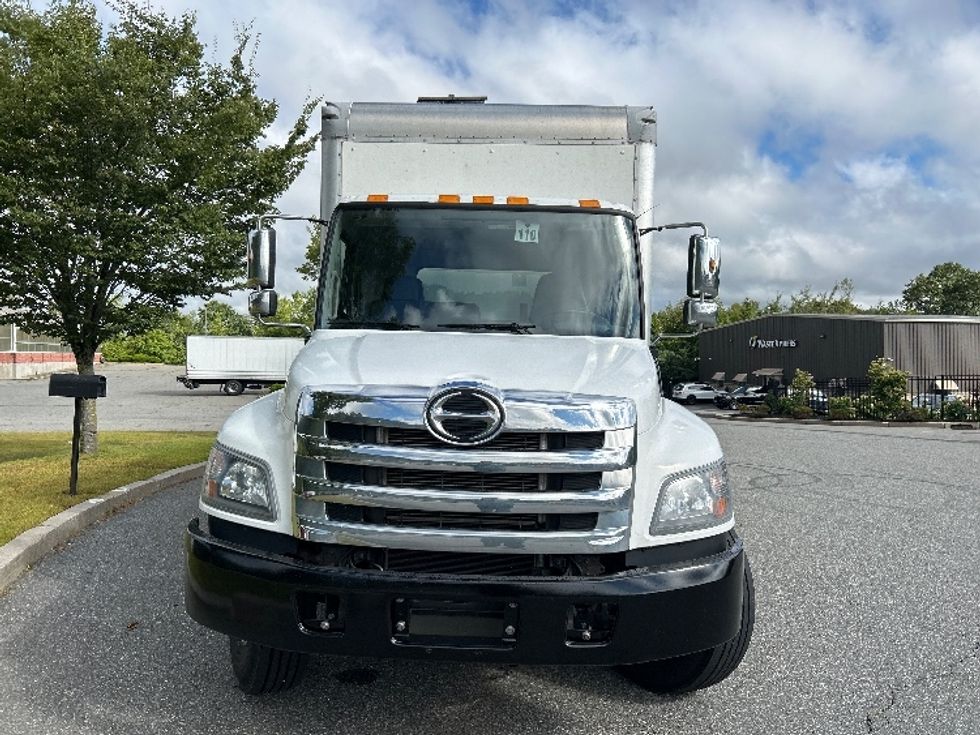 Medium Duty Box Truck-Light and Medium Duty Trucks-Hino-2020-338-Fitchburg-MA-146,441\n\t\tmiles-$ 42,250 - Image 2