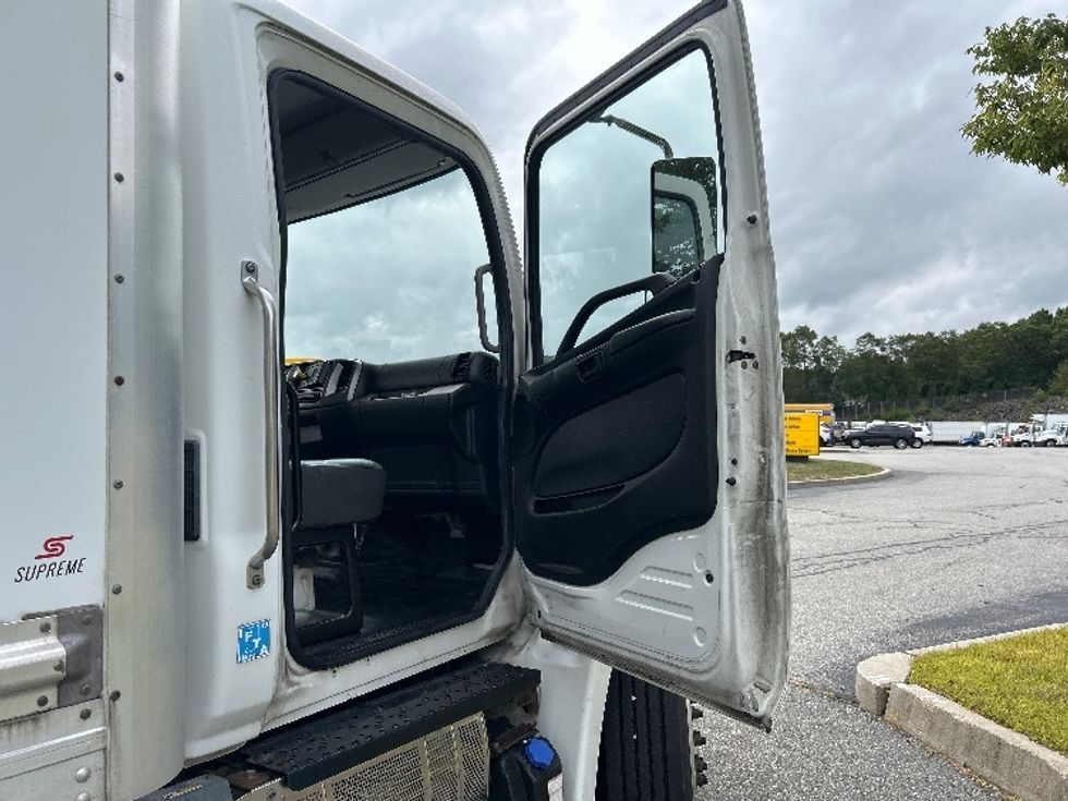 Medium Duty Box Truck-Light and Medium Duty Trucks-Hino-2020-338-Fitchburg-MA-146,441\n\t\tmiles-$ 42,250 - Image 20