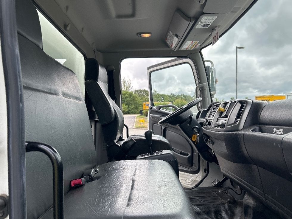 Medium Duty Box Truck-Light and Medium Duty Trucks-Hino-2020-338-Fitchburg-MA-146,441\n\t\tmiles-$ 42,250 - Image 22
