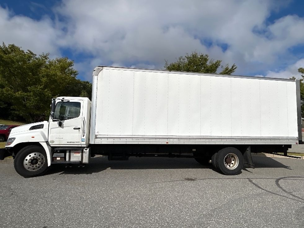 Medium Duty Box Truck-Light and Medium Duty Trucks-Hino-2020-338-Fitchburg-MA-146,441\n\t\tmiles-$ 42,250 - Image 4