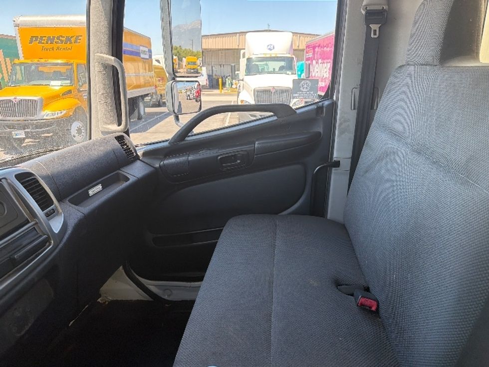 Medium Duty Box Truck-Light and Medium Duty Trucks-Hino-2020-338-Fontana-CA-134,586\n\t\tmiles-$ 48,000 - Image 19