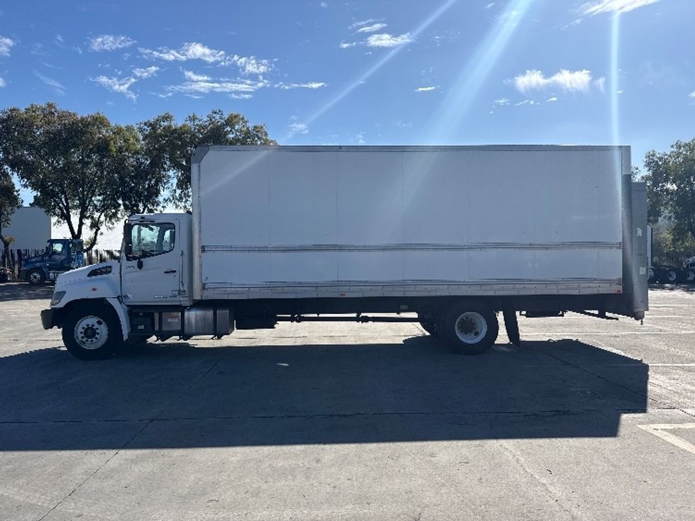 Medium Duty Box Truck-Light and Medium Duty Trucks-Hino-2020-338-Fontana-CA-183,781\n\t\tmiles-$ 43,500 - Image 4