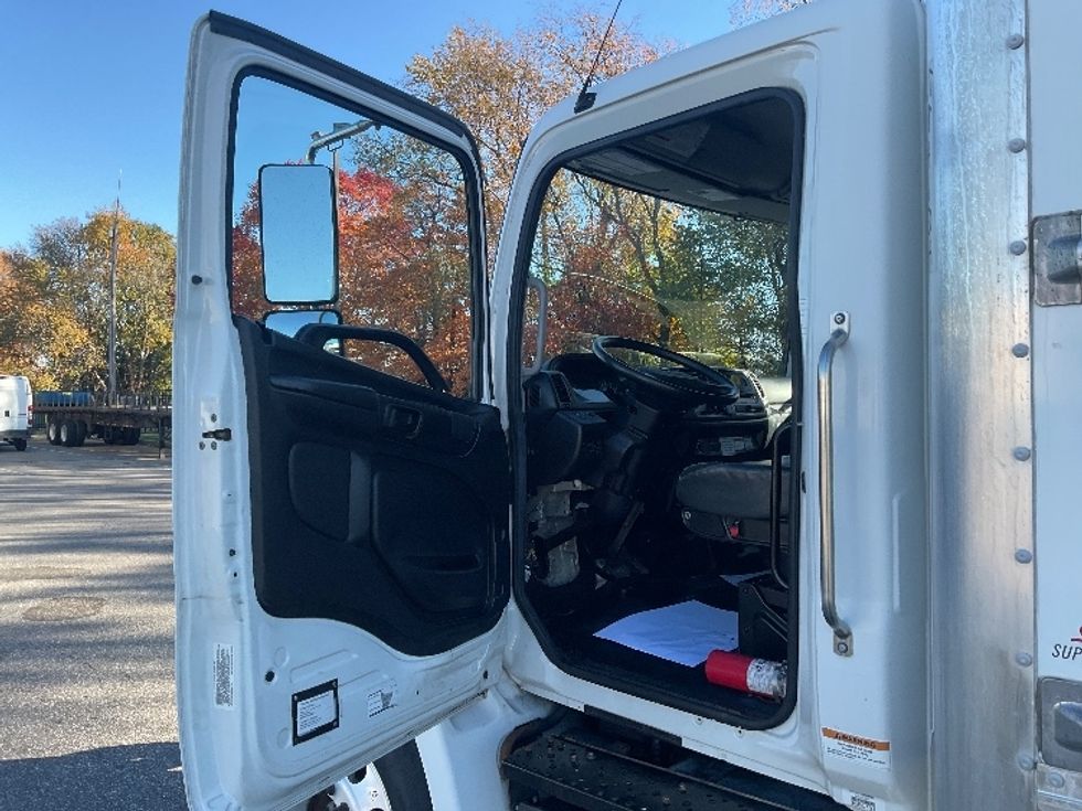Medium Duty Box Truck-Light and Medium Duty Trucks-Hino-2020-338-Fort Wayne-IN-271,219\n\t\tmiles-$ 35,250 - Image 16
