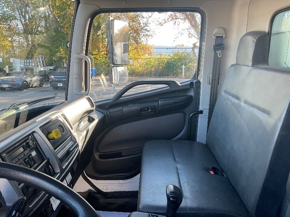 Medium Duty Box Truck-Light and Medium Duty Trucks-Hino-2020-338-Fort Wayne-IN-271,219\n\t\tmiles-$ 35,250 - Image 19