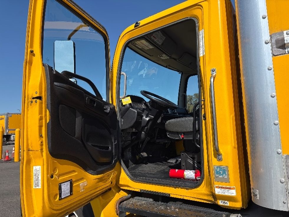 Medium Duty Box Truck-Light and Medium Duty Trucks-Hino-2020-338-Fresno-CA-173,138\n\t\tmiles-$ 40,500 - Image 16