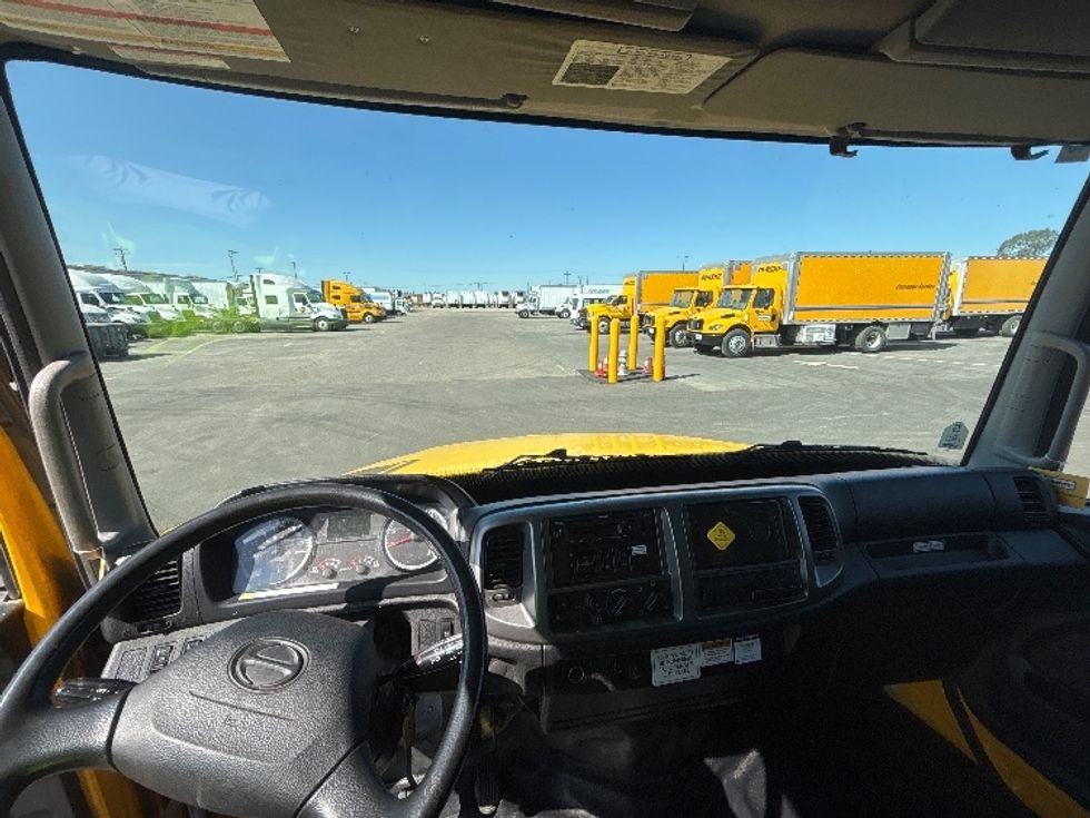Medium Duty Box Truck-Light and Medium Duty Trucks-Hino-2020-338-Fresno-CA-173,138\n\t\tmiles-$ 40,500 - Image 18