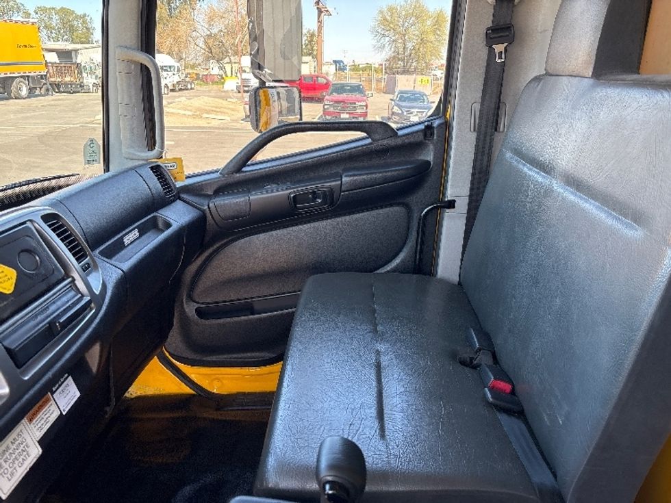 Medium Duty Box Truck-Light and Medium Duty Trucks-Hino-2020-338-Fresno-CA-173,138\n\t\tmiles-$ 40,500 - Image 19