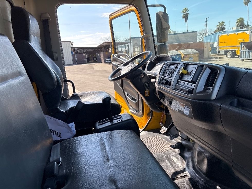 Medium Duty Box Truck-Light and Medium Duty Trucks-Hino-2020-338-Fresno-CA-173,138\n\t\tmiles-$ 40,500 - Image 22