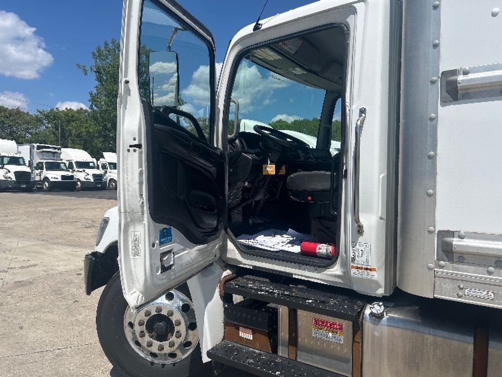 Medium Duty Box Truck-Light and Medium Duty Trucks-Hino-2020-338-Indianapolis-IN-287,250\n\t\tmiles-$ 29,000 - Image 16
