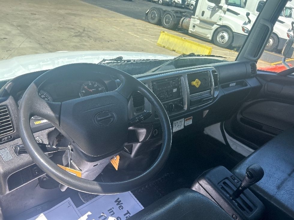 Medium Duty Box Truck-Light and Medium Duty Trucks-Hino-2020-338-Indianapolis-IN-287,250\n\t\tmiles-$ 29,000 - Image 17