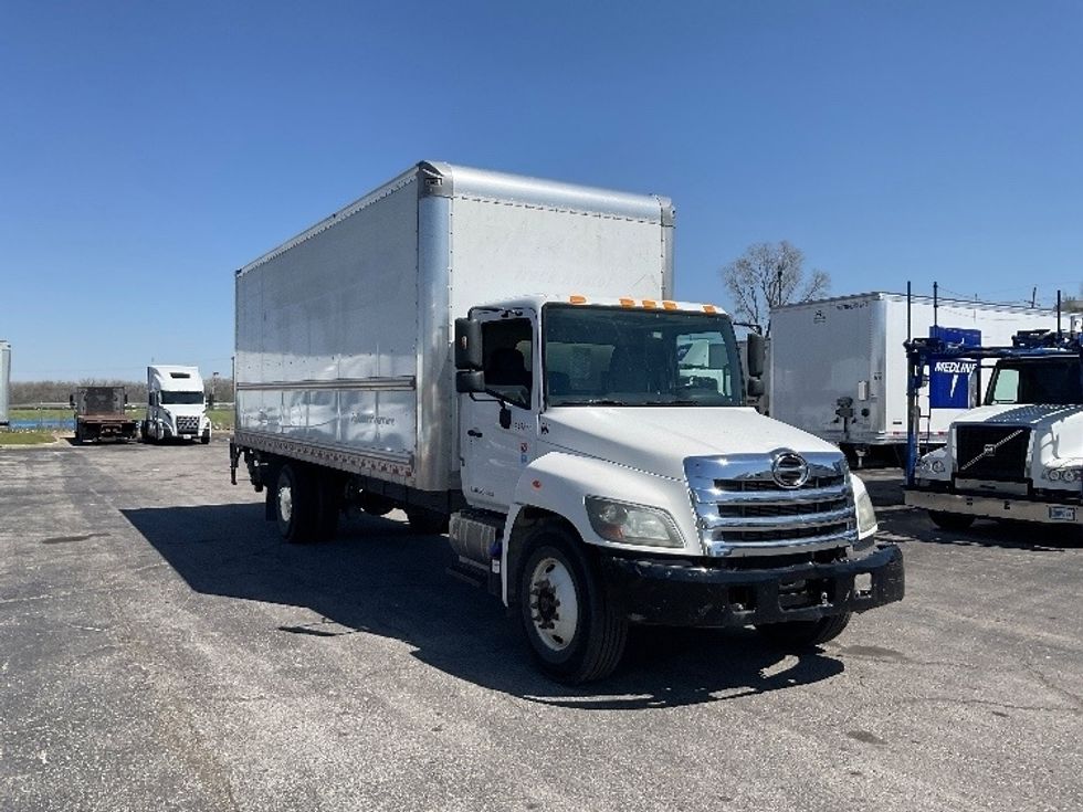 Medium Duty Box Truck-Light and Medium Duty Trucks-Hino-2020-338-Kansas City-MO-129,656\n\t\tmiles-$ 53,000 - Image 1
