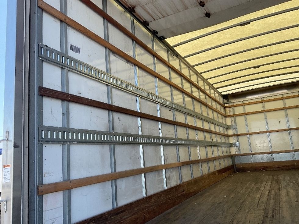 Medium Duty Box Truck-Light and Medium Duty Trucks-Hino-2020-338-Kansas City-MO-129,656\n\t\tmiles-$ 53,000 - Image 11