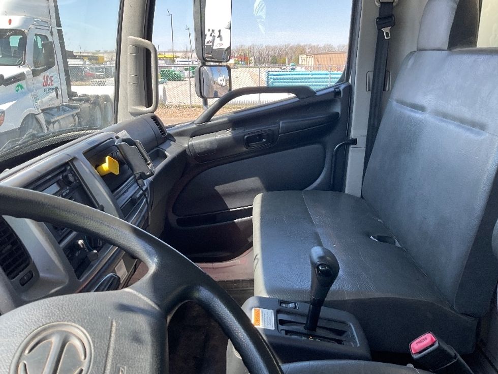 Medium Duty Box Truck-Light and Medium Duty Trucks-Hino-2020-338-Kansas City-MO-129,656\n\t\tmiles-$ 53,000 - Image 16