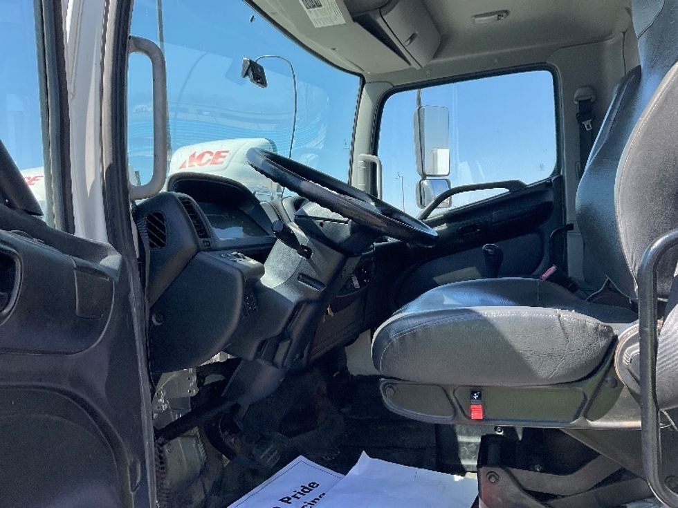 Medium Duty Box Truck-Light and Medium Duty Trucks-Hino-2020-338-Kansas City-MO-129,656\n\t\tmiles-$ 53,000 - Image 17