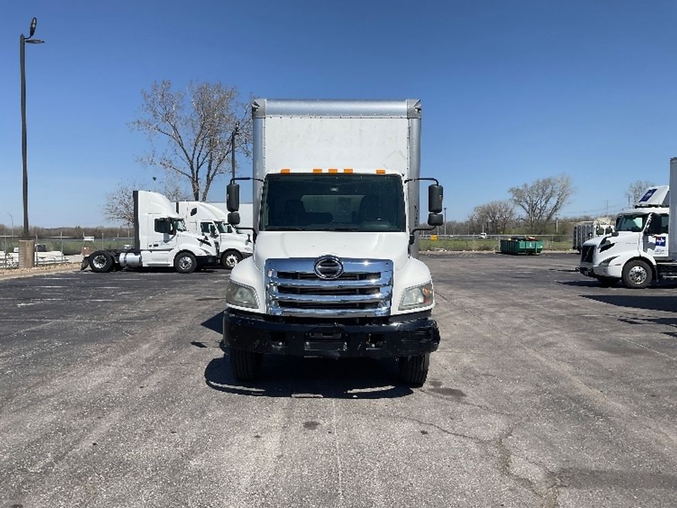 Medium Duty Box Truck-Light and Medium Duty Trucks-Hino-2020-338-Kansas City-MO-129,656\n\t\tmiles-$ 53,000 - Image 2
