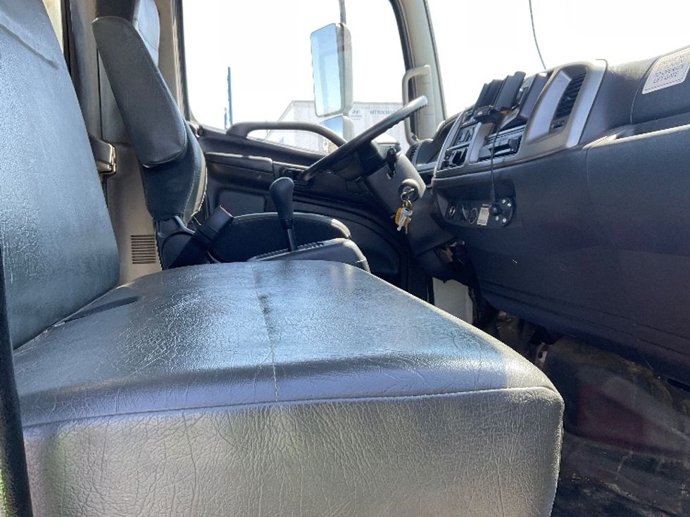 Medium Duty Box Truck-Light and Medium Duty Trucks-Hino-2020-338-Kansas City-MO-129,656\n\t\tmiles-$ 53,000 - Image 22
